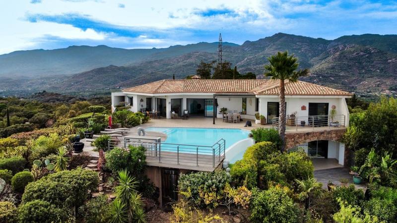 Appartement - 306 m² - 8 pièces