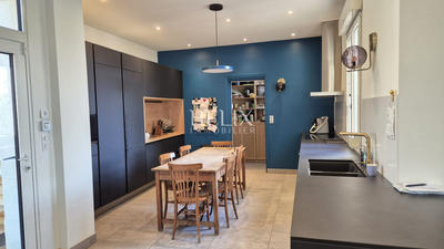 Maison - 600 m² - 17 pièces