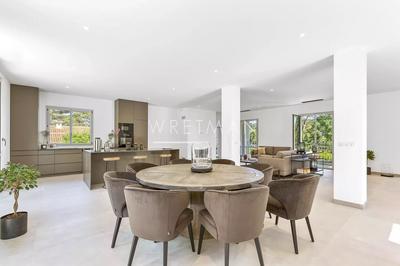 Maison - 243 m² - 6 pièces