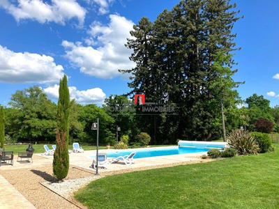 Maison - 400 m² - 12 pièces