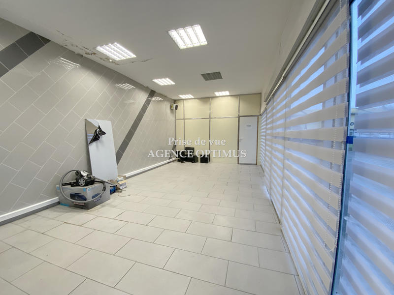 Local commercial - 2 100 m²