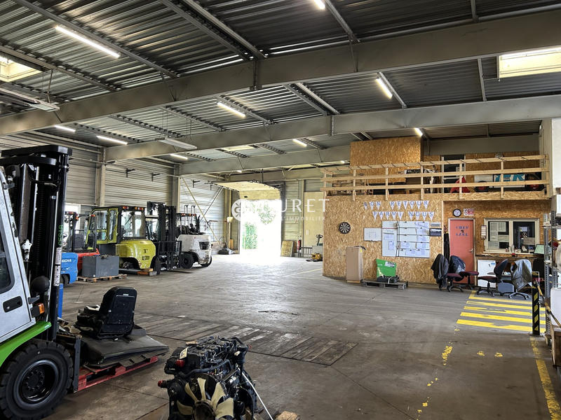 Local d'activités - 1 469 m²