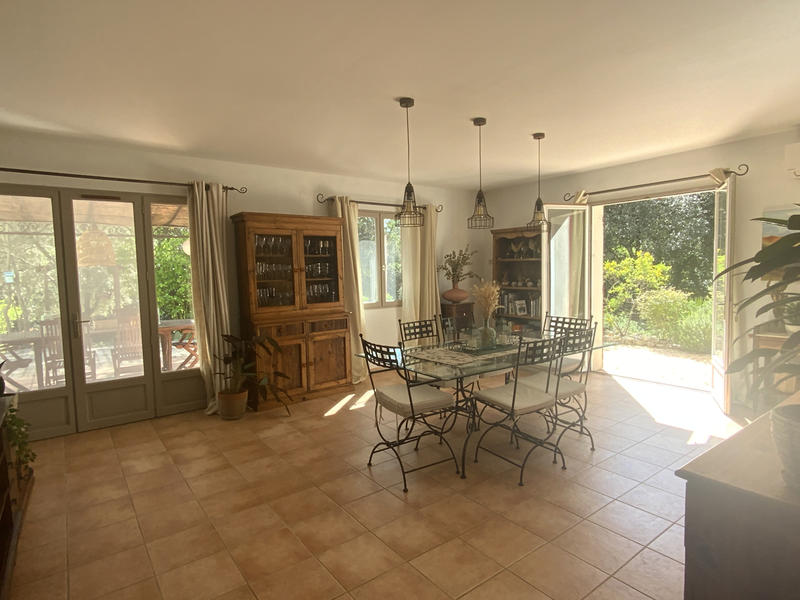 Maison - 275 m² - 10 pièces