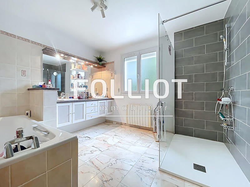 Maison - 140 m² - 5 pièces