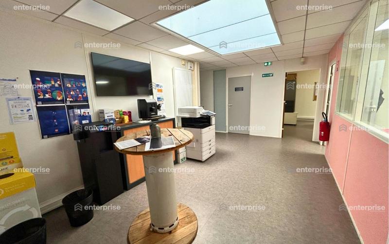 Local d'activité / Entrepôt - 741 m²