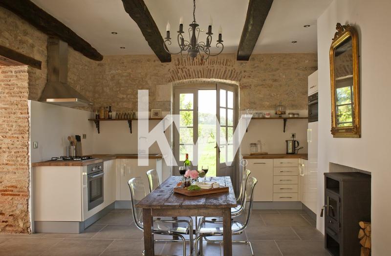 Propriété - 884 m² - 15 pièces