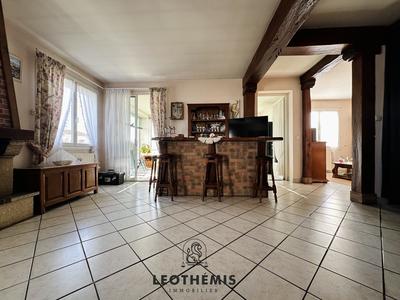 Maison traditionnelle - 185 m² - 9 pièces