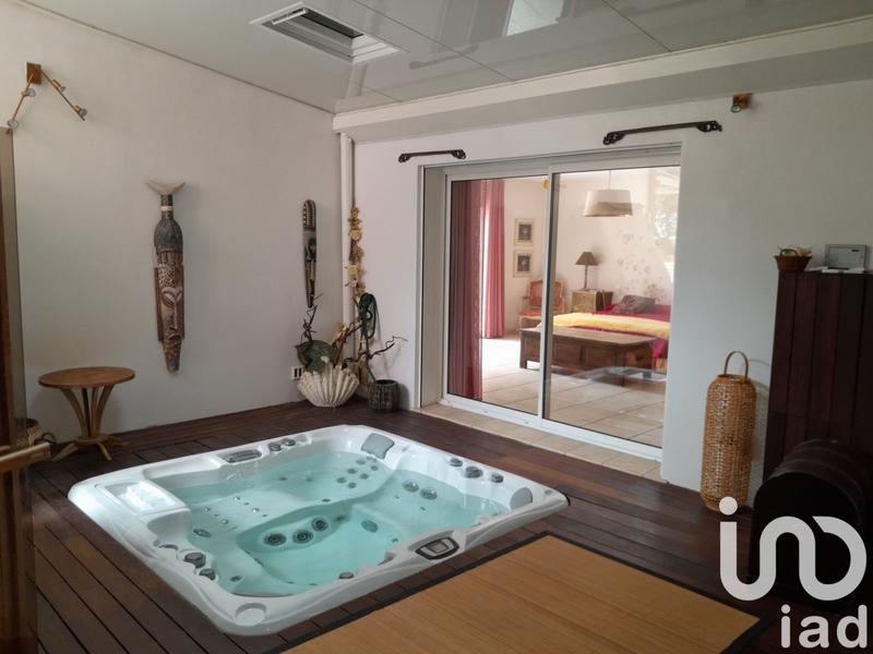 Maison - 665 m² - 10 pièces