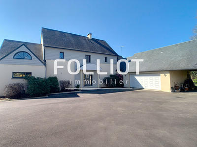 Maison - 300 m² - 8 pièces