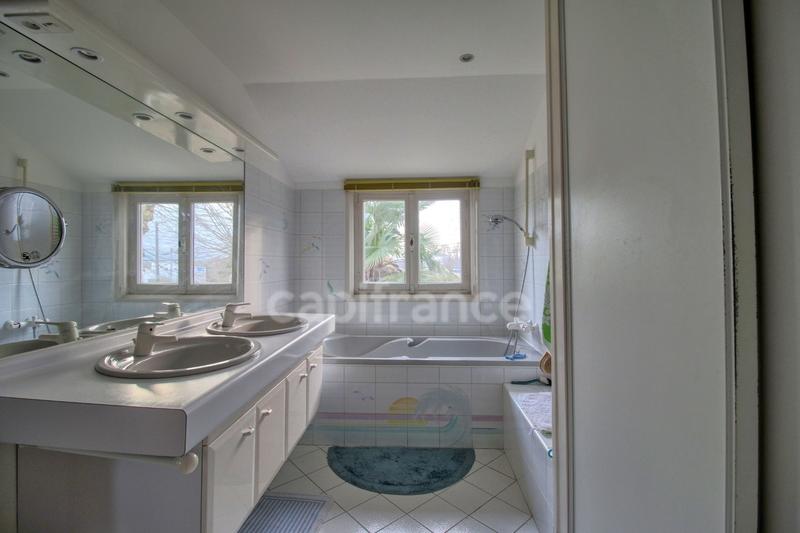 Maison bourgeoise - 252 m² - 8 pièces