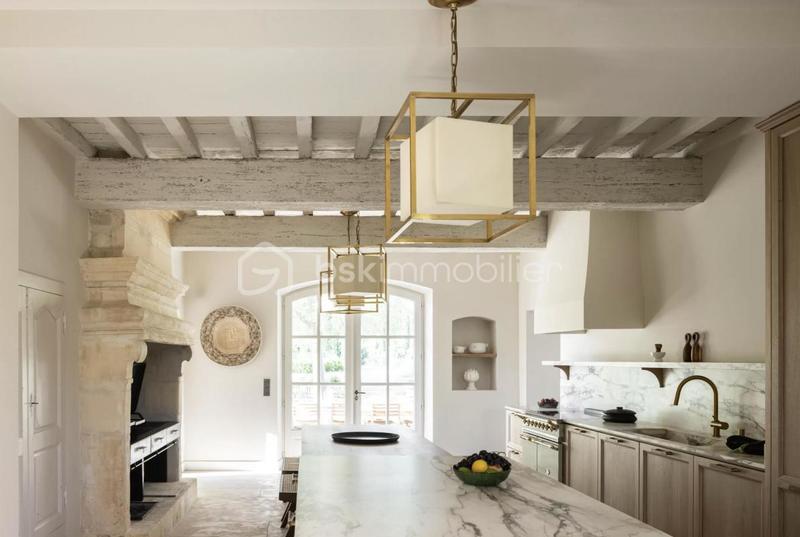 Maison - 350 m² - 8 pièces