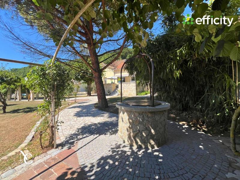 Maison - 275 m² - 7 pièces