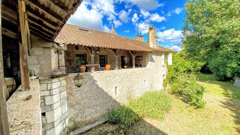 Château - 943 m² - 24 pièces