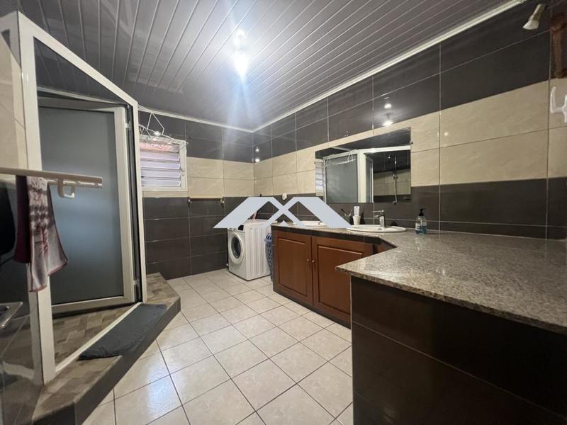 Villa - 270 m² - 9 pièces