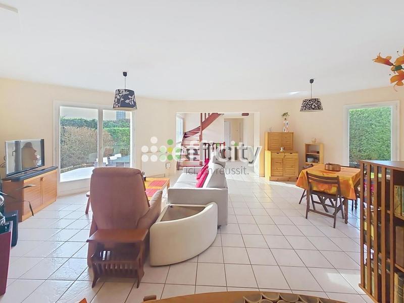 Pavillon - 130 m² - 6 pièces