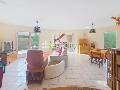 Pavillon - 130 m² - 6 pièces