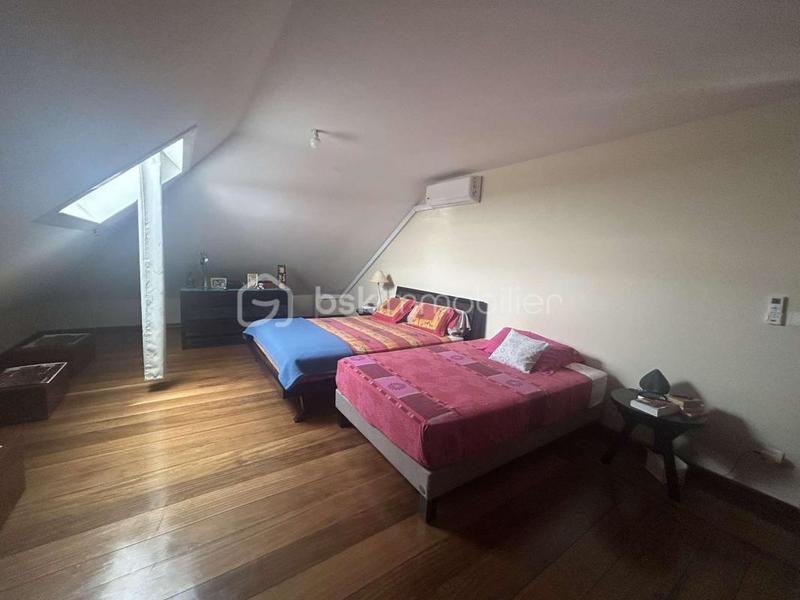 Maison - 210 m² - 5 pièces