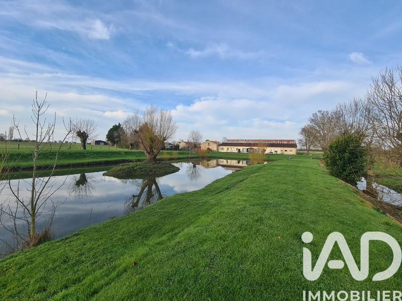 Maison - 213 m² - 9 pièces