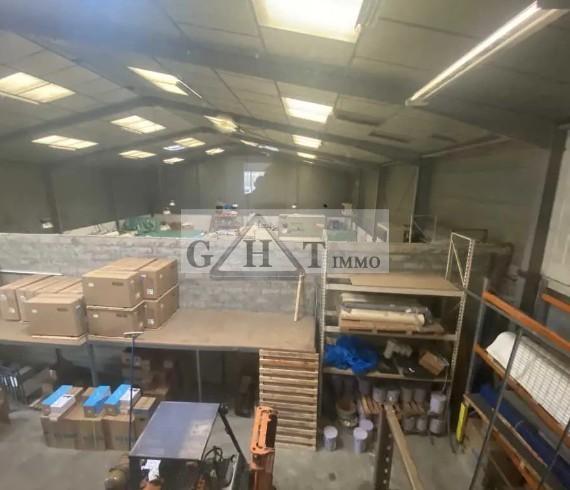 Entrepôt - 2 800 m²
