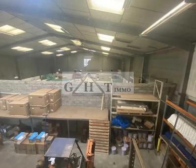 Entrepôt - 2 800 m²