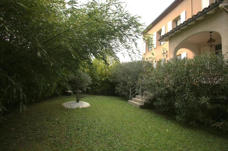 Maison de maîtres - 331 m² - 9 pièces