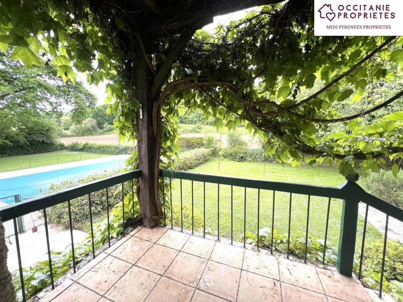 Propriété - 290 m² - 9 pièces