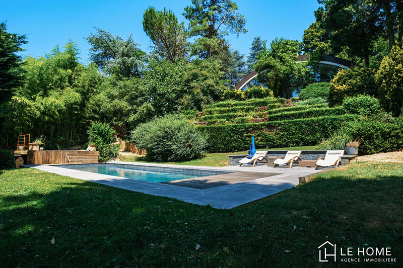 Maison - 260 m² - 7 pièces