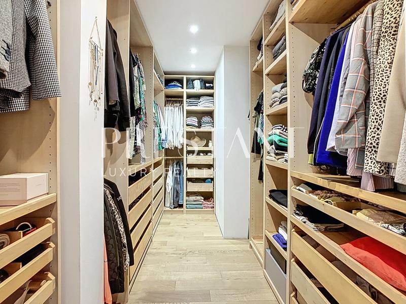 Maison - 260 m² - 10 pièces