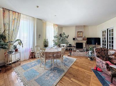 Appartement - 158 m² - 6 pièces