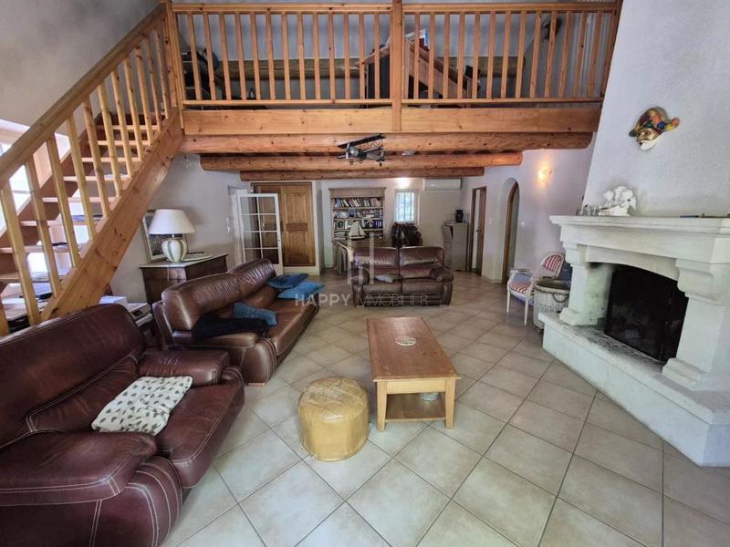 Maison - 250 m² - 7 pièces