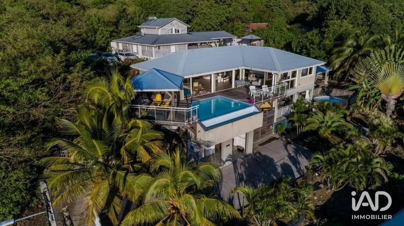 Maison - 121 m² - 8 pièces