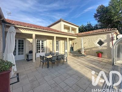 Maison - 218 m² - 6 pièces