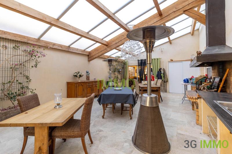 Villa - 222 m² - 8 pièces