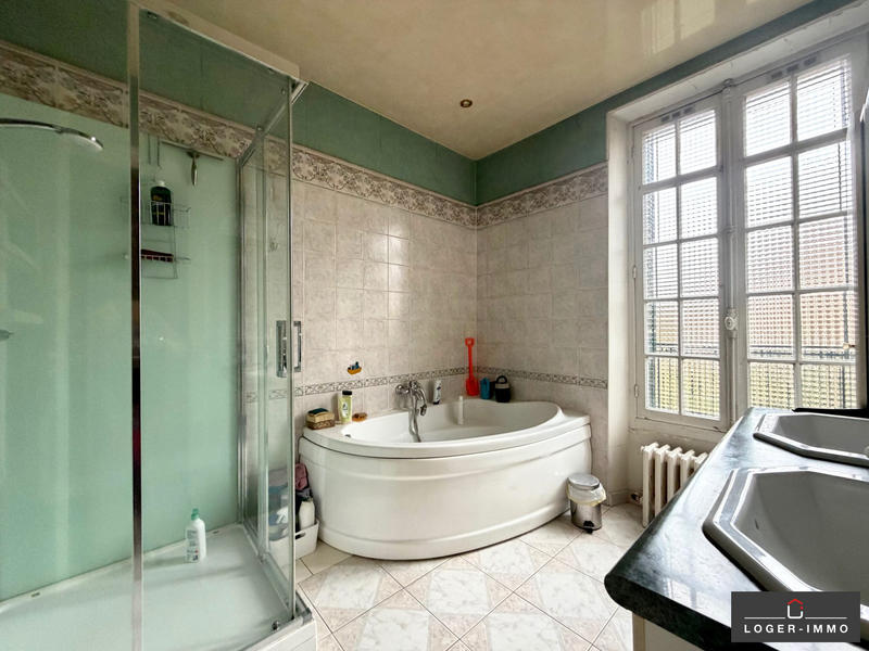 Maison - 210 m² - 10 pièces