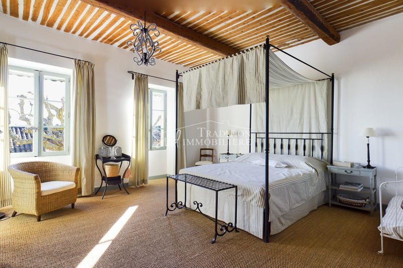 Maison - 400 m² - 9 pièces