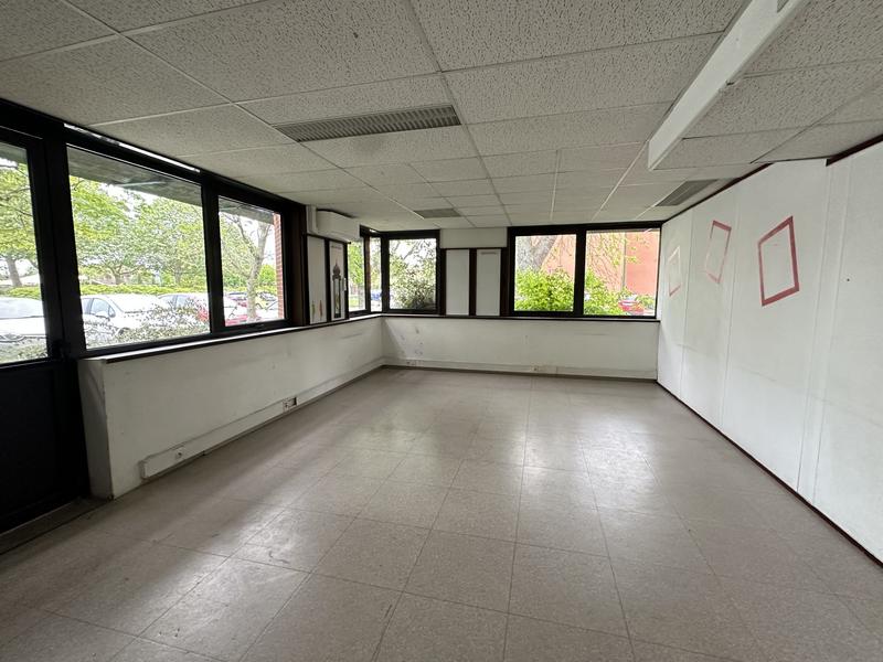 Bureau - 1 050 m²