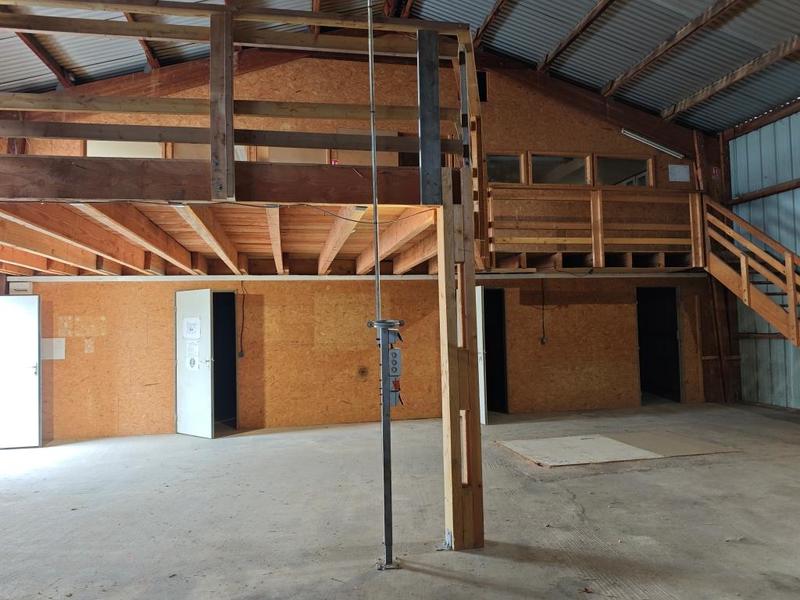 Local d'activité / Entrepôt - 180 m² - 6 pièces