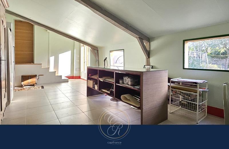 Maison - 277 m² - 8 pièces