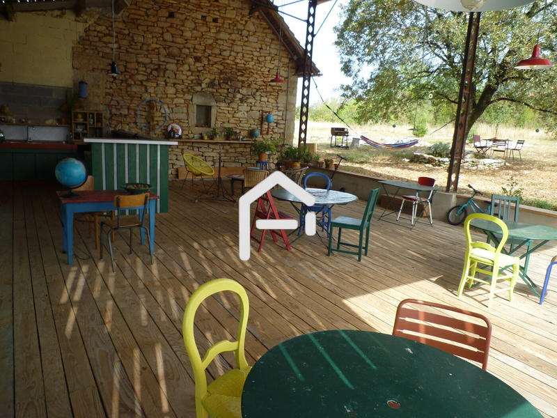 Maison - 240 m² - 9 pièces