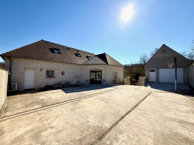 Maison - 140 m² - 5 pièces