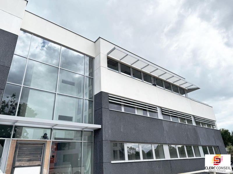 Bureau - 369 m²