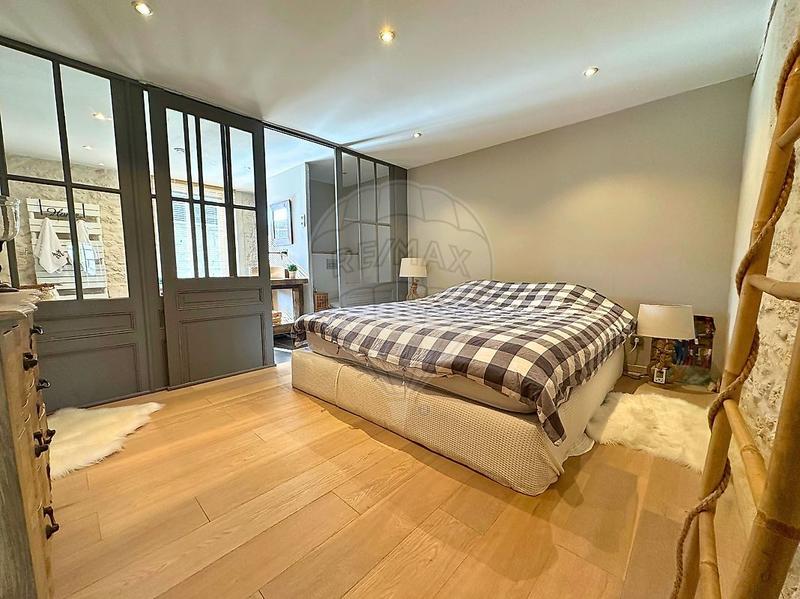 Demeure - 163 m² - 7 pièces