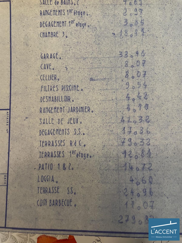 Villa - 239 m² - 7 pièces