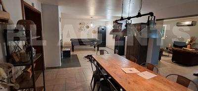 Maison - 239 m² - 10 pièces