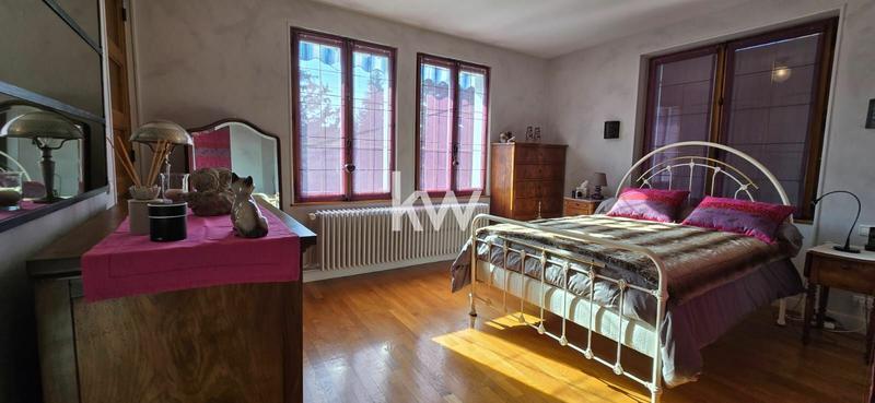 Maison de maîtres - 355 m² - 9 pièces