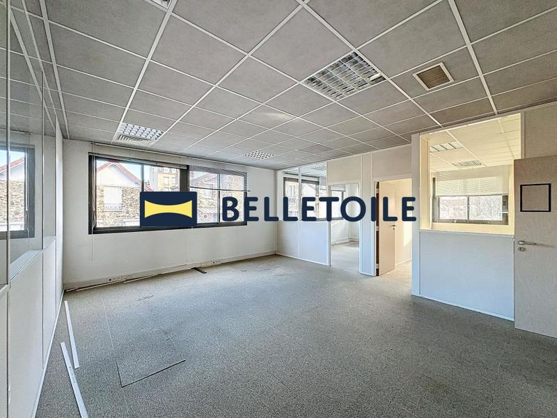 Bureau - 2 450 m²
