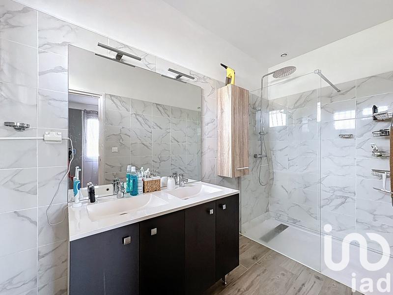 Maison - 231 m² - 9 pièces