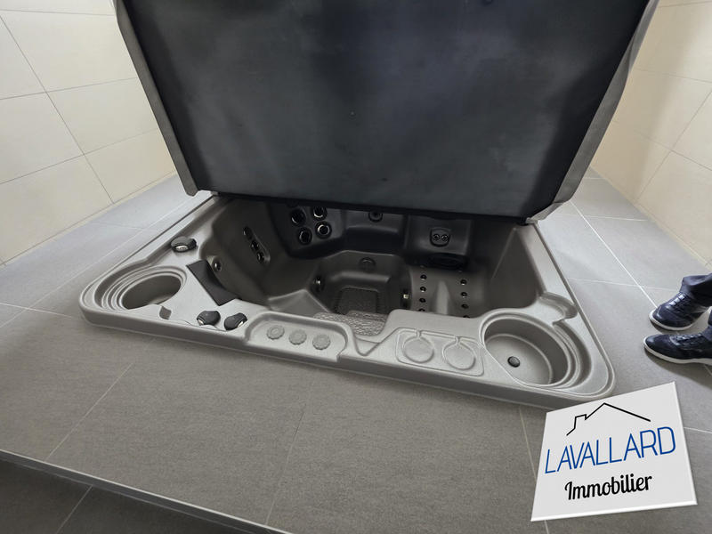 Maison - 320 m² - 10 pièces