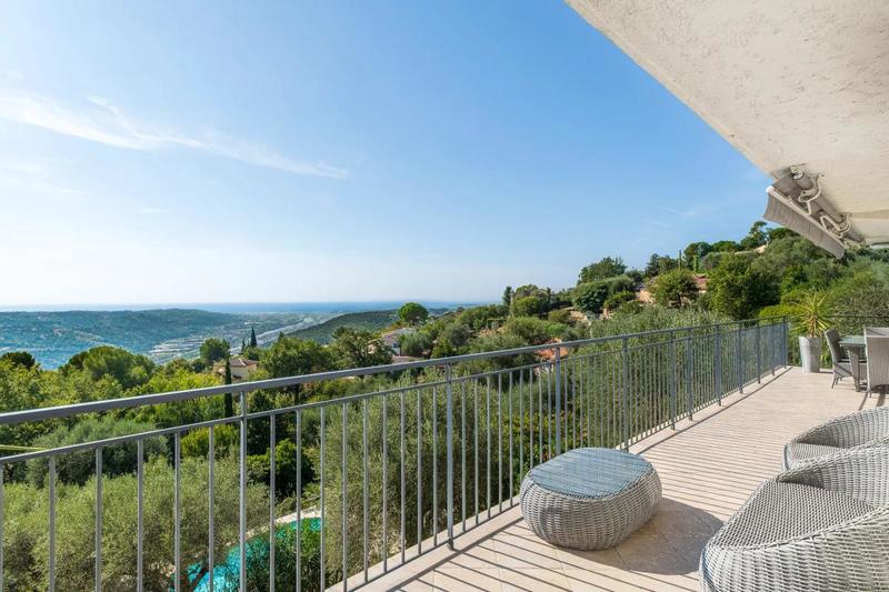 Maison - 233 m² - 8 pièces