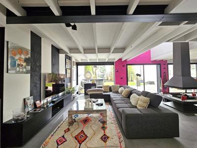 Maison - 204 m² - 6 pièces